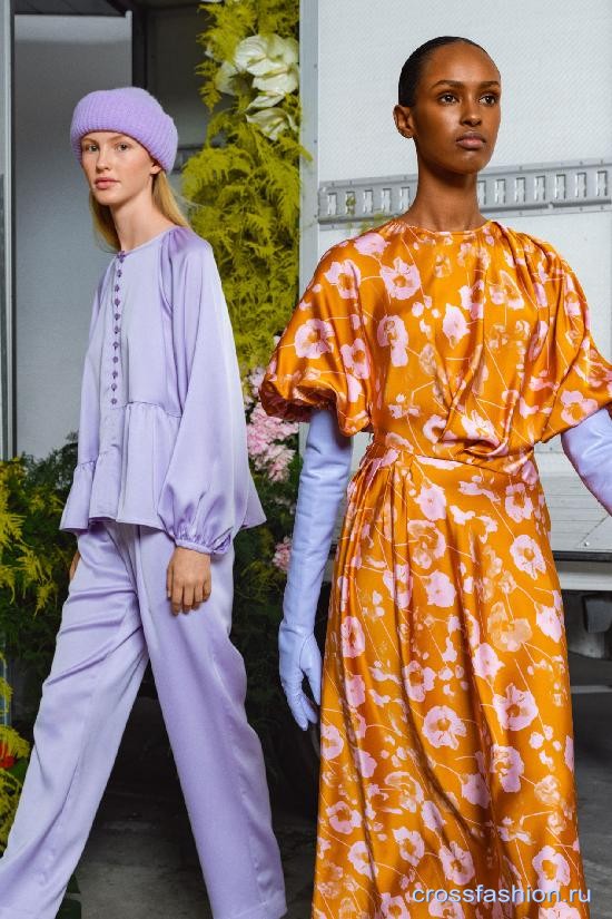 Модные сочетания цветов весна-лето 2021: оттенки фиолетовой группы с оранжевым