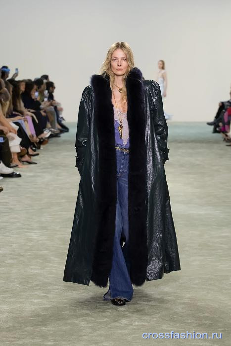 Chloe fall 2025 18