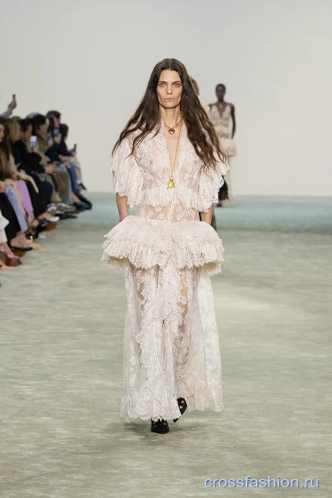 Chloe fall 2025 37