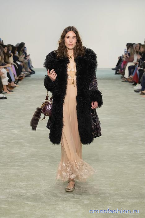 Chloe fall 2025 34