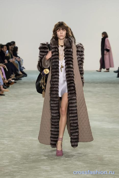 Chloe fall 2025 8