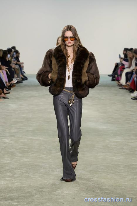 Chloe fall 2025 19